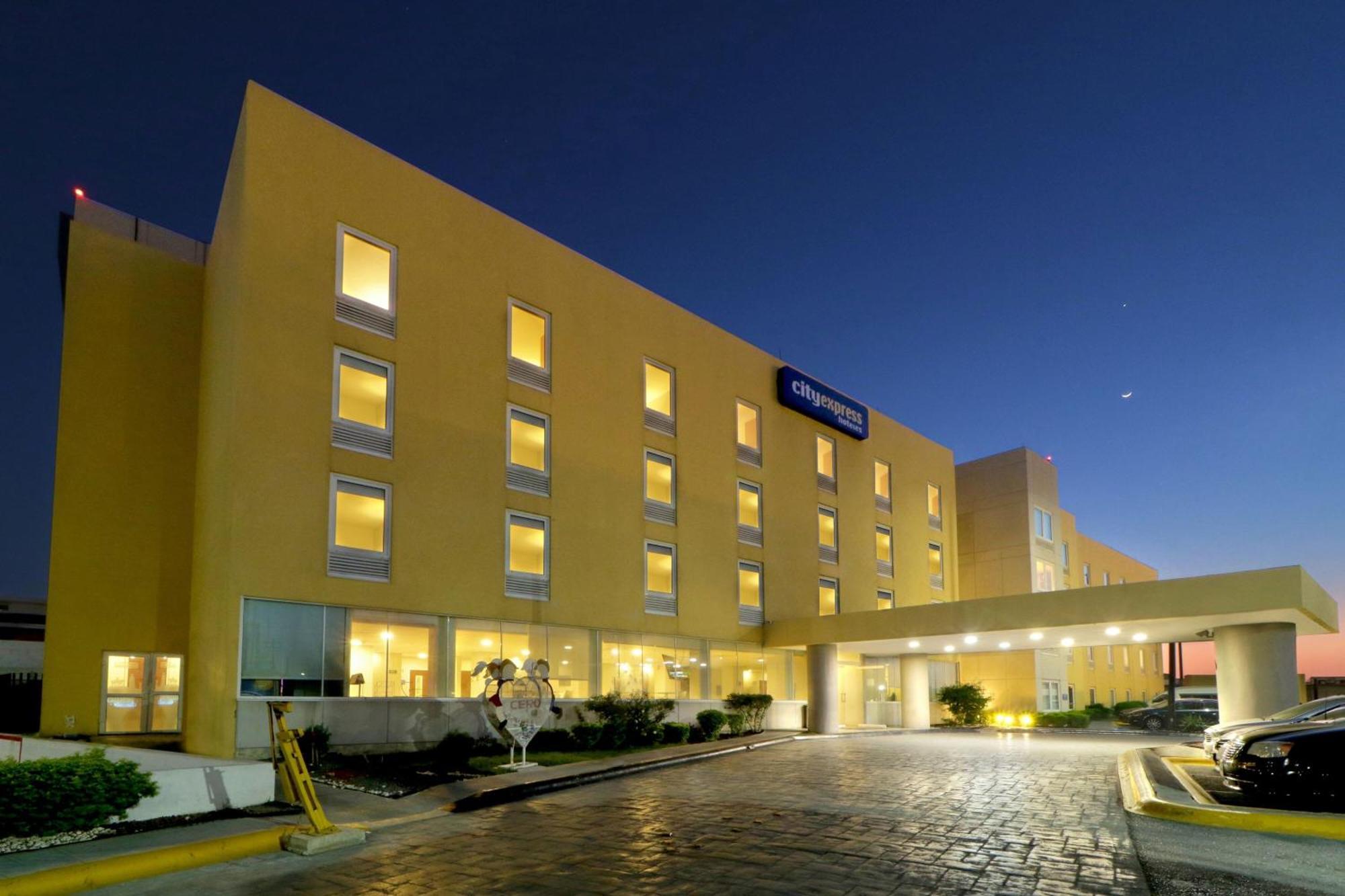 City Express By Marriott Nuevo Laredo Buitenkant foto