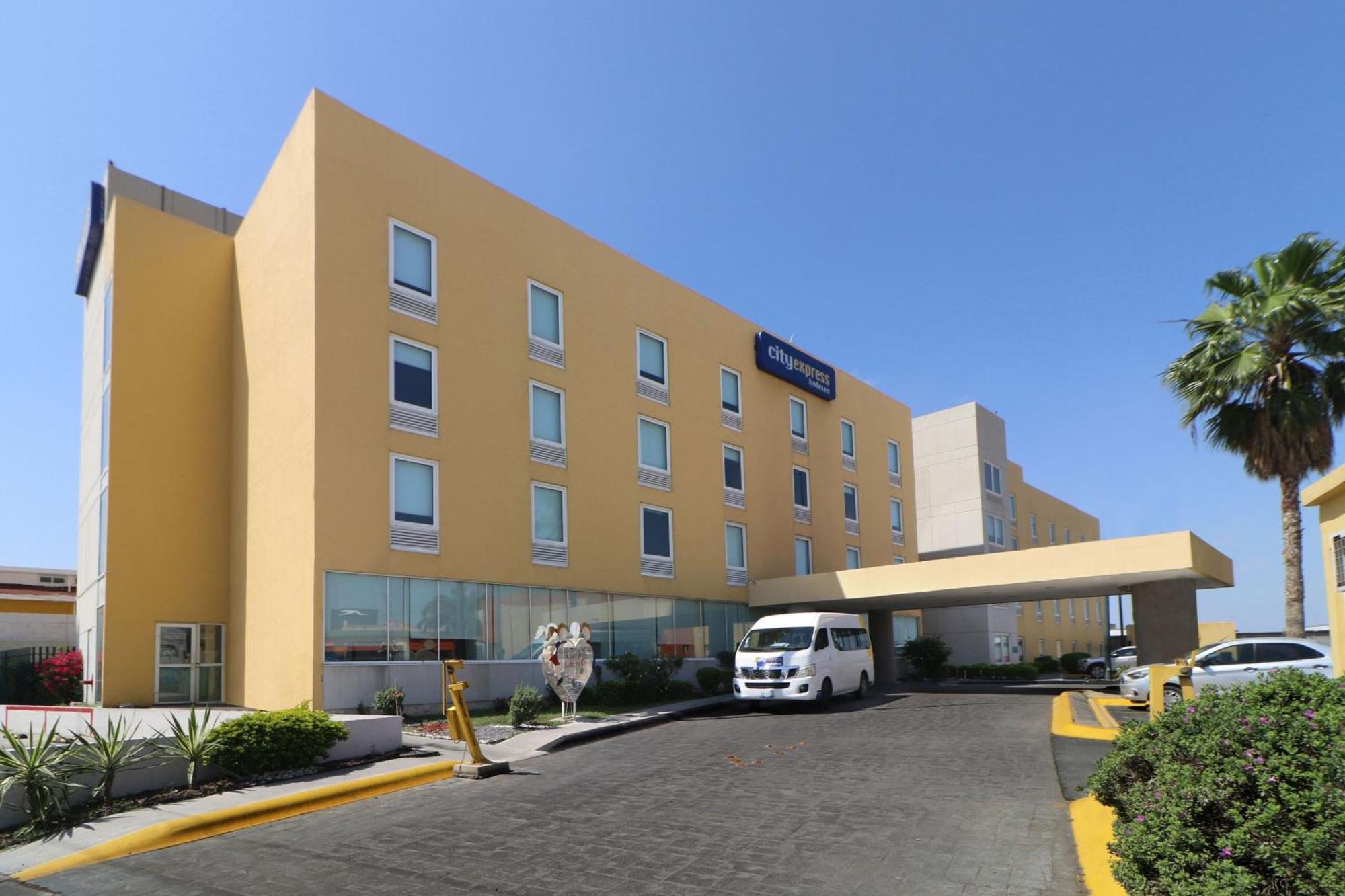City Express By Marriott Nuevo Laredo Buitenkant foto