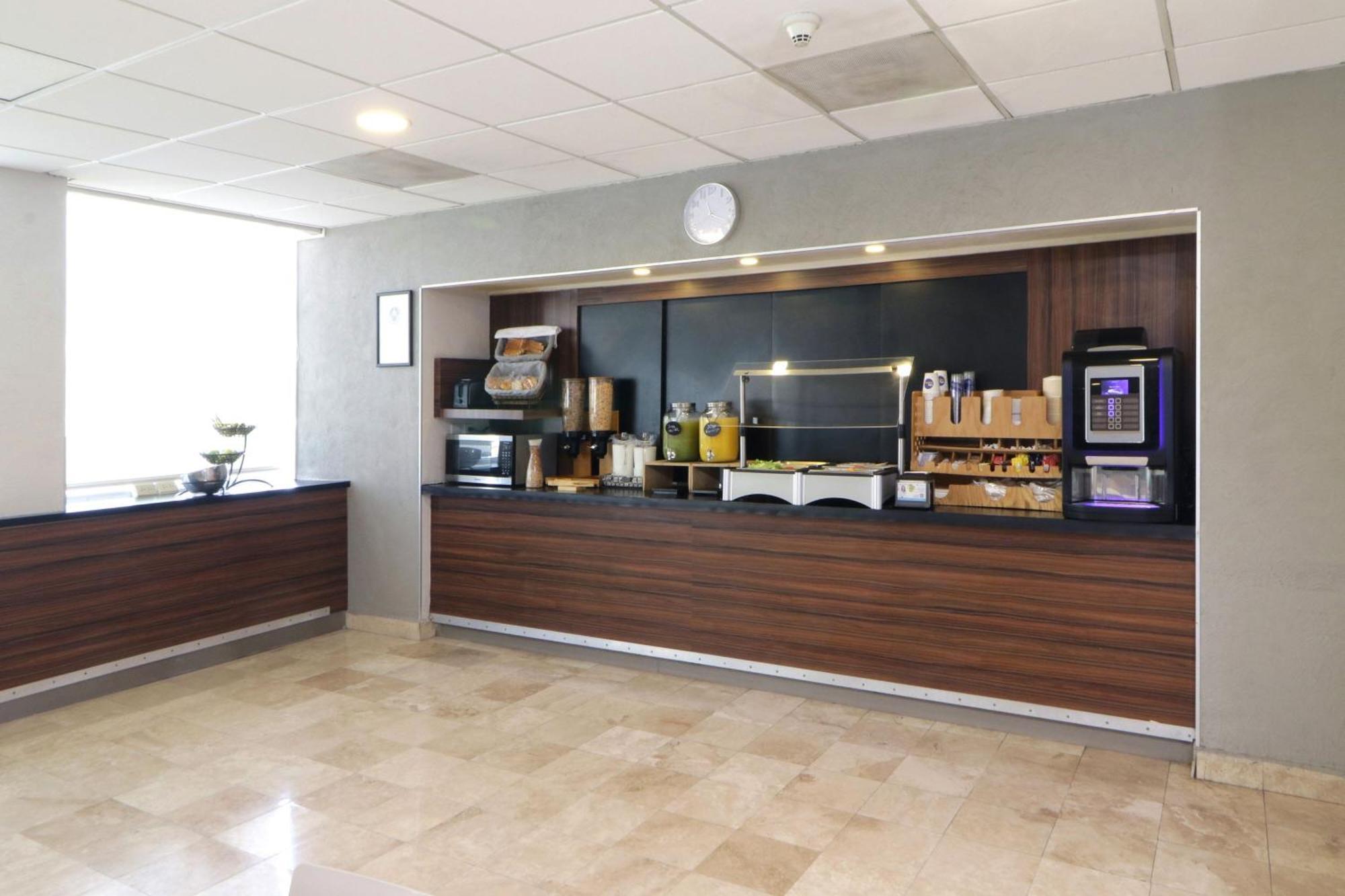 City Express By Marriott Nuevo Laredo Buitenkant foto