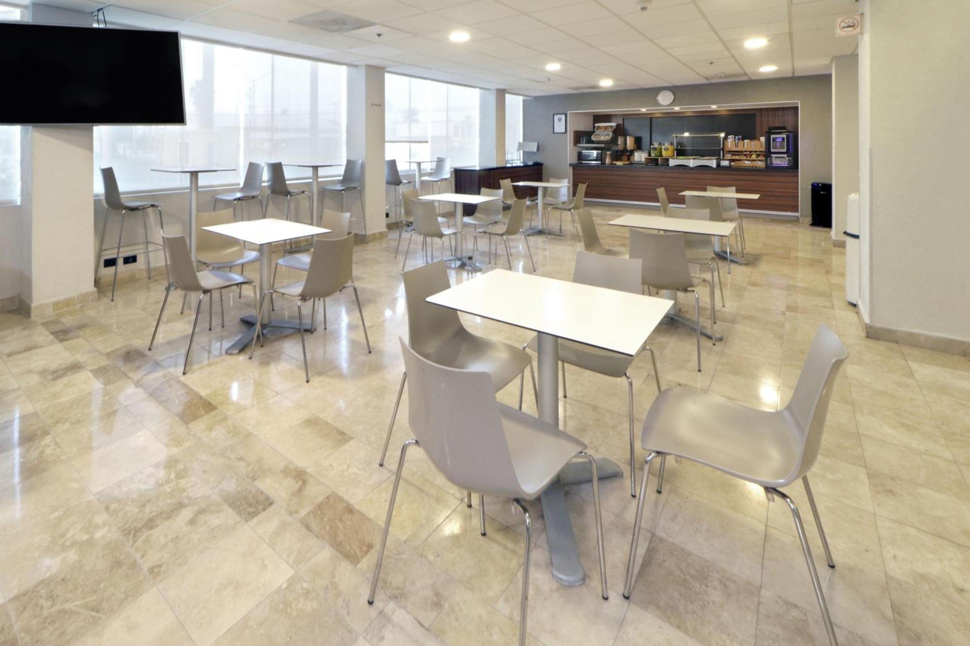 City Express By Marriott Nuevo Laredo Buitenkant foto