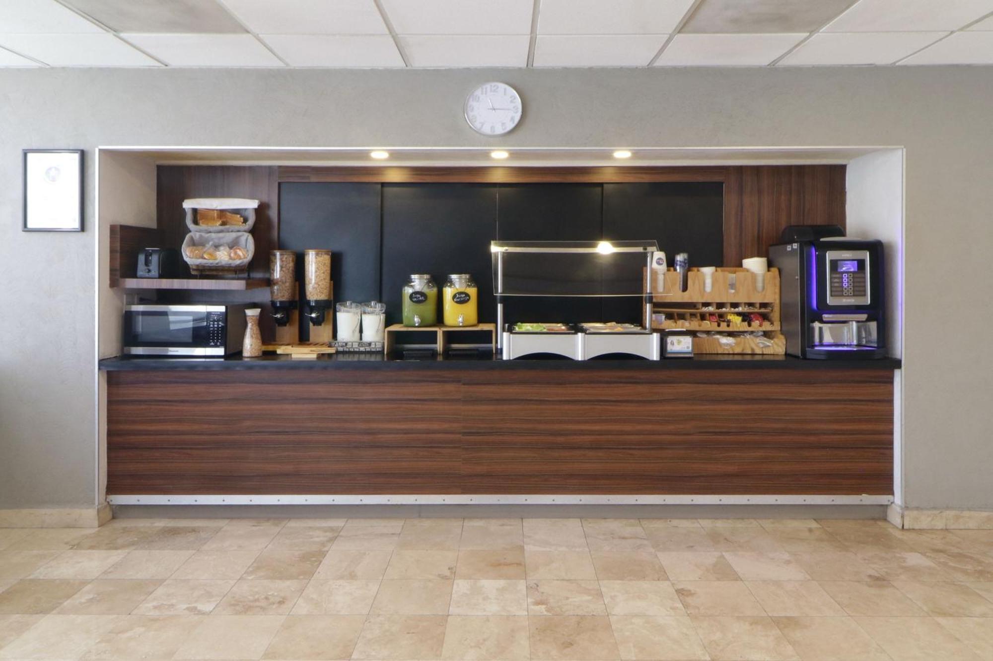 City Express By Marriott Nuevo Laredo Buitenkant foto